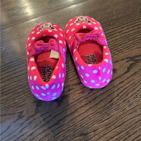 Minnie Mouse Slippers - Picture 3 of 5